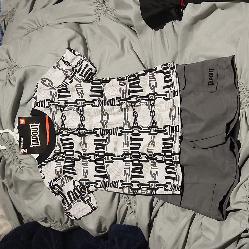 Brand new!!! Boys 4T tapout 2 piece summer set